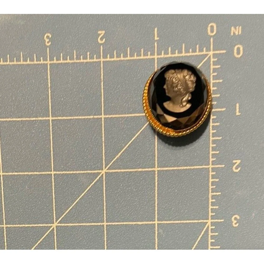 Vintage Reverse Gold Tone Cameo Carved Black Glass Mourning Pin Brooch